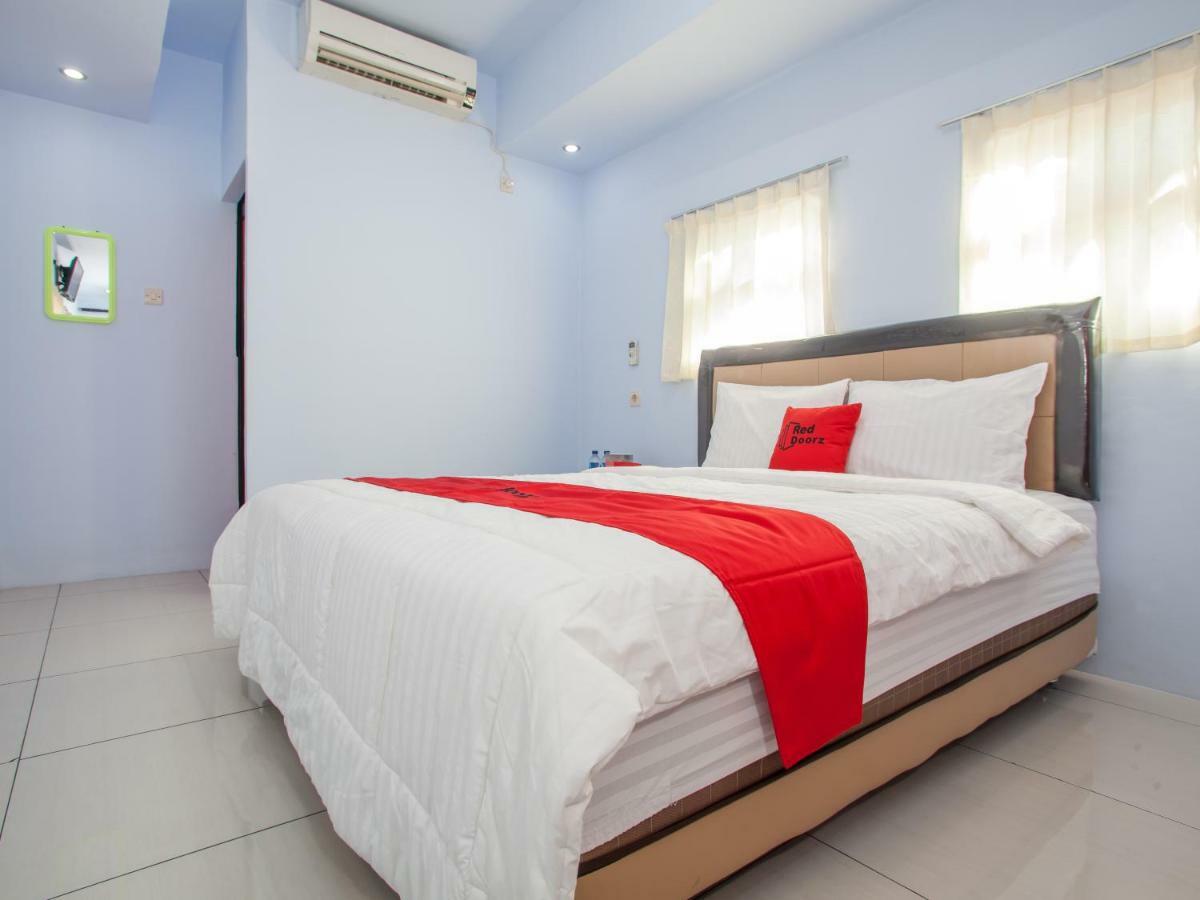 Reddoorz Near Banyuwangi Kota Train Station Hotel Exterior photo