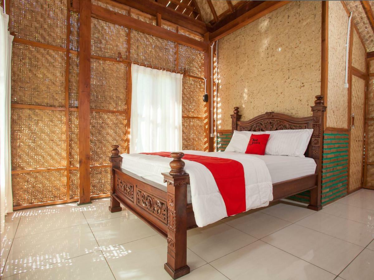 Reddoorz Near Banyuwangi Kota Train Station Hotel Exterior photo